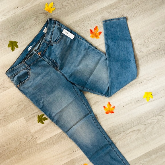 Old Navy Denim - 🆕Old Navy Super Skinny Jeans Mid-Rise